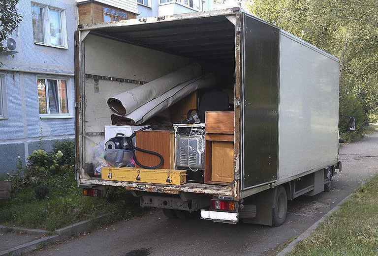 Заказ грузовой машины для отправки вещей : Диван из Нижнего Айрюма в Москву