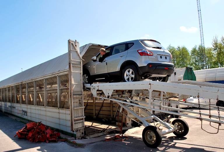 Стоимость транспортировки жд контейнером авто из Москвы Люберцы деревня Марусиной в Челябинск
