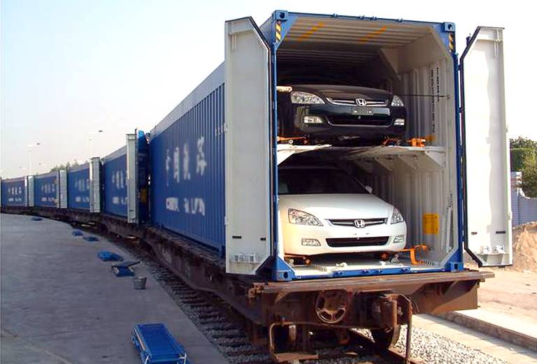 Сколько стоит перевозка жд контейнером авто  из Москвы в Хабаровск